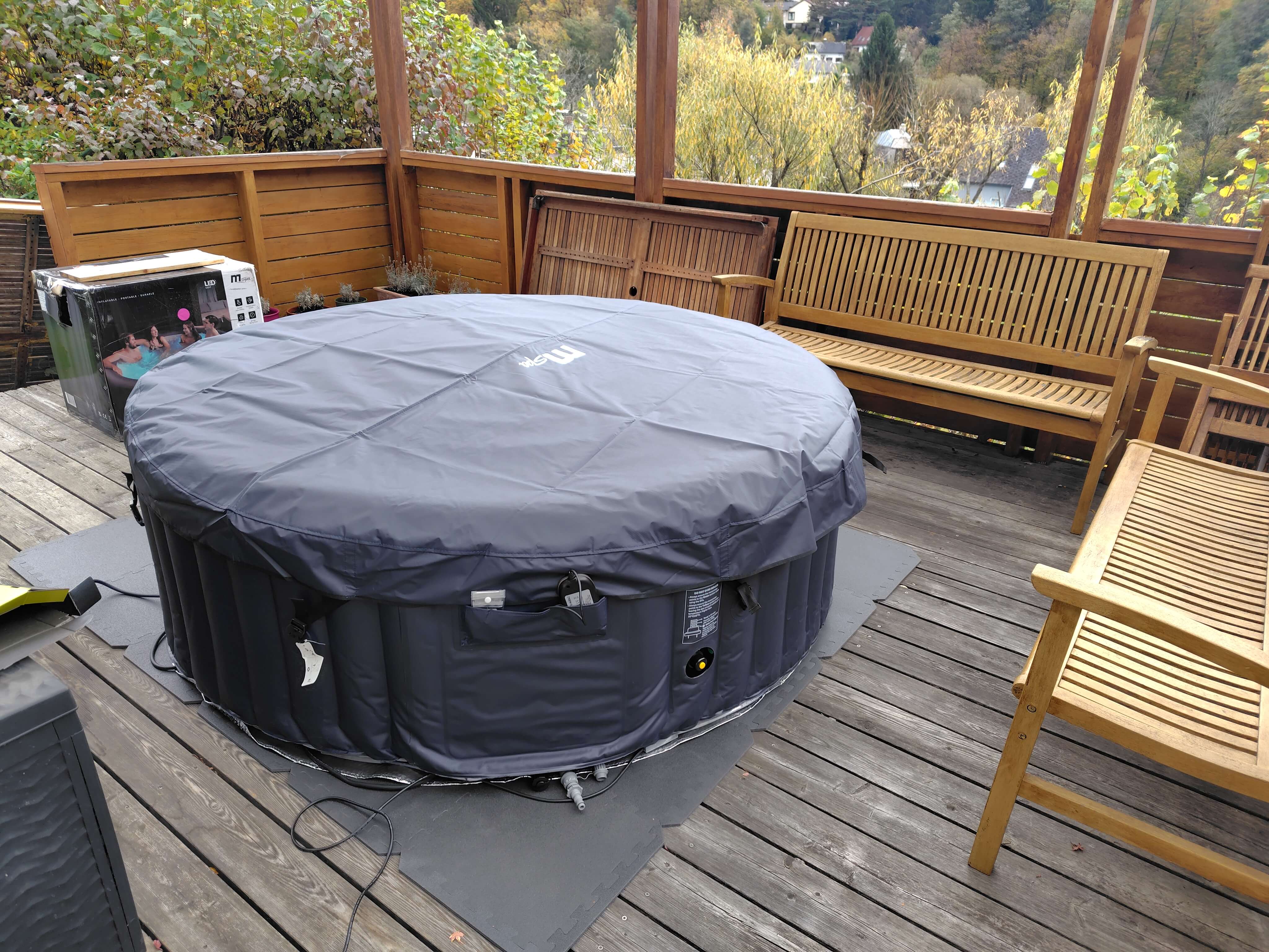 Whirlpool MSpa AURORA 6 Personen Ø204x70cm - LED Beleuchtung aufblasbar.