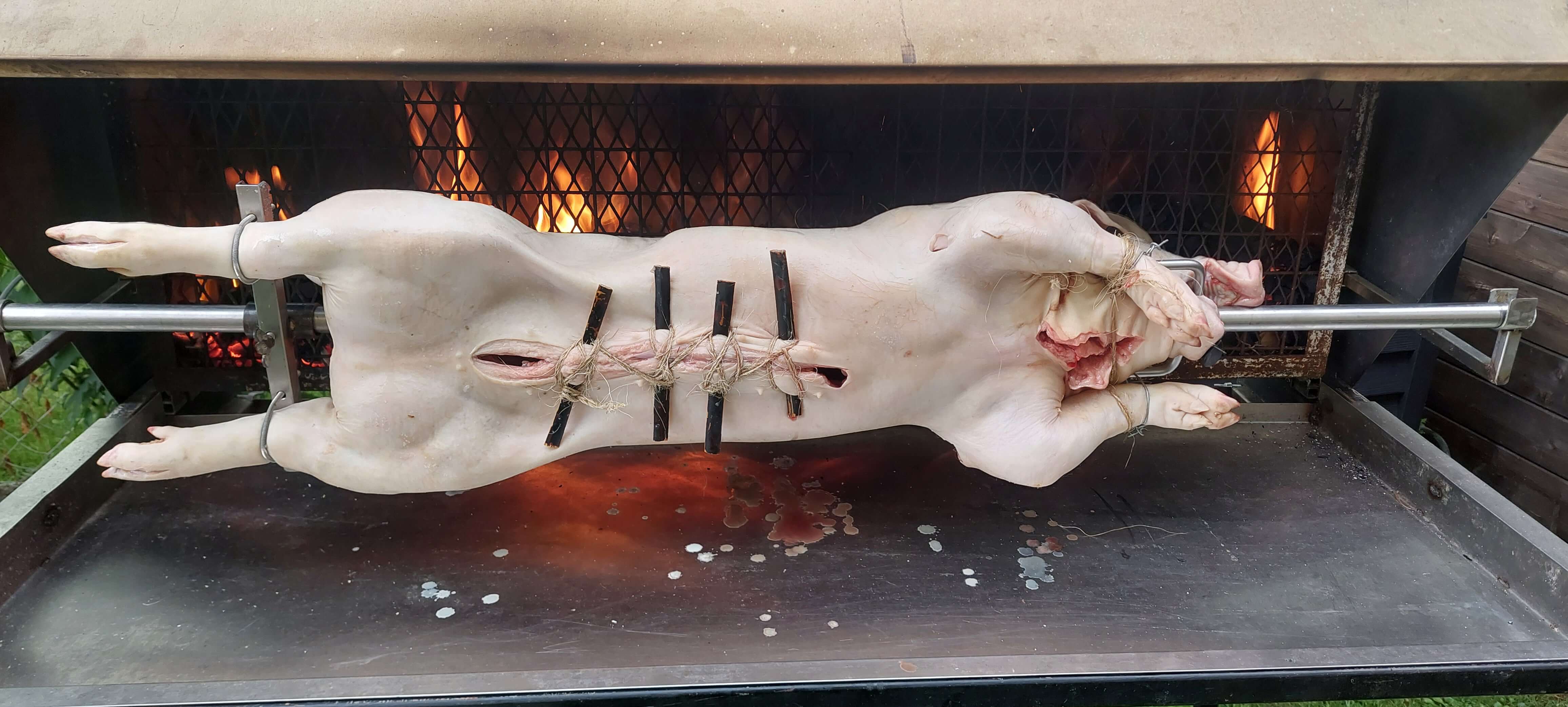 Spanferkelgrill - 078caa7b-8cb6-4c1a-8706-c70c665cd218