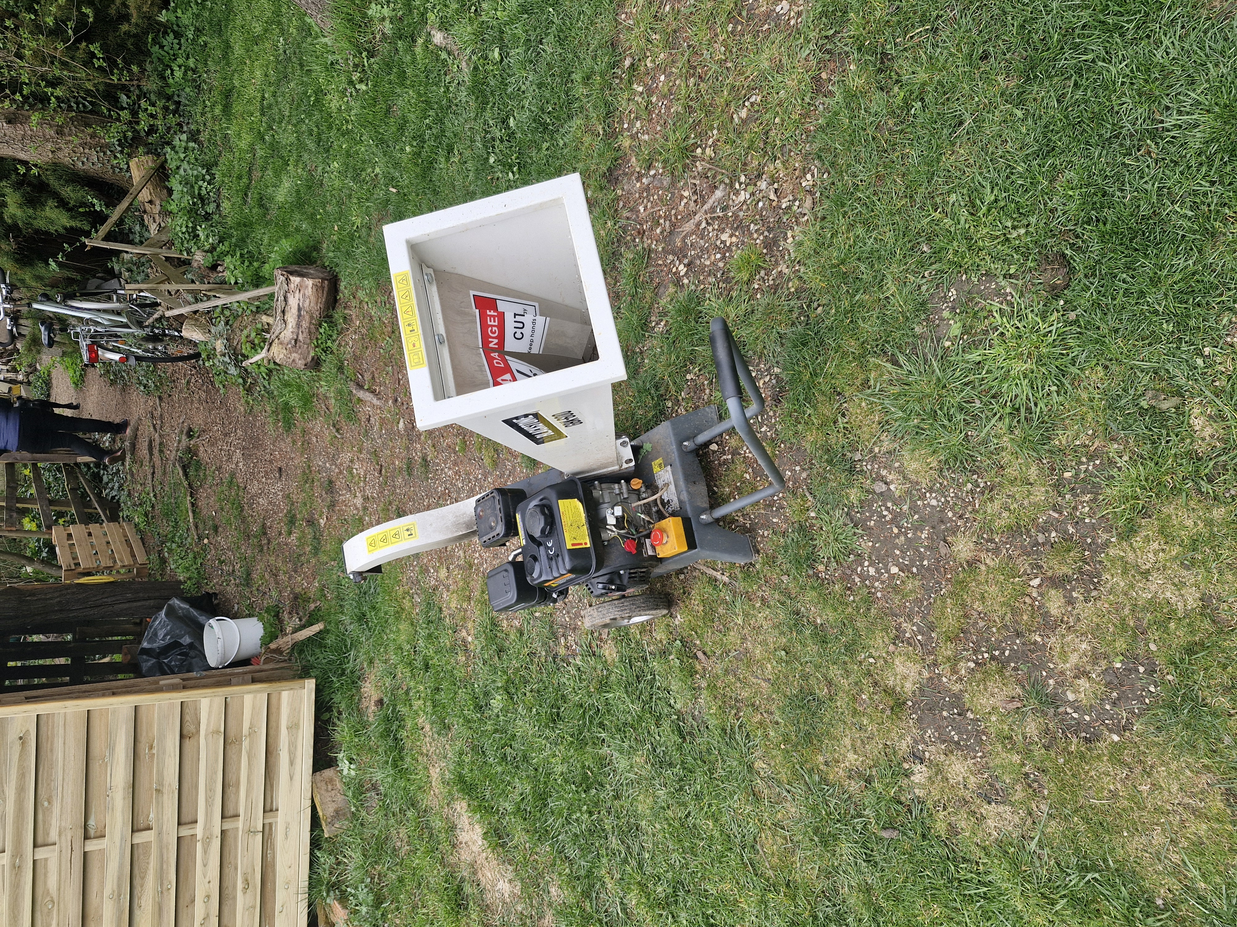 Benzin Häcksler - 48aec3df-f328-4b84-8e82-7f3eb1ad06bd