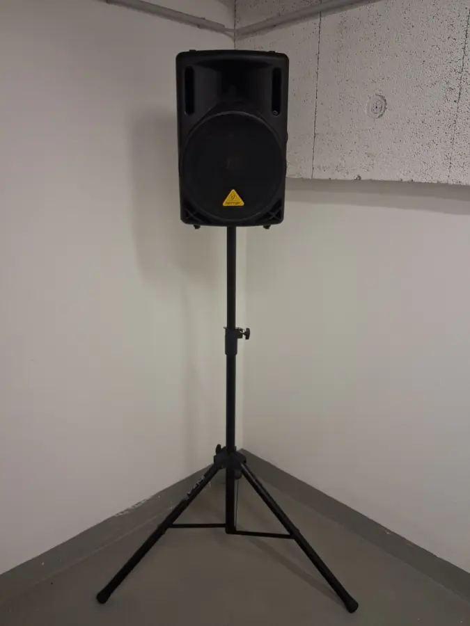 Behringer Eurolive B212D Aktive PA-Box (550W) inkl. Stativ & Kabel – Optional mit Aufbau