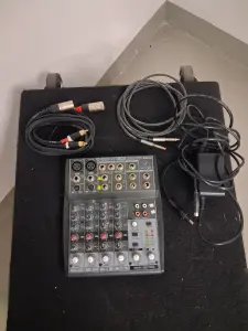 ​Behringer Xenyx 802 Audio-Mischpult inkl. Netzteil & komplettem Kabelset (Nur Abholung)