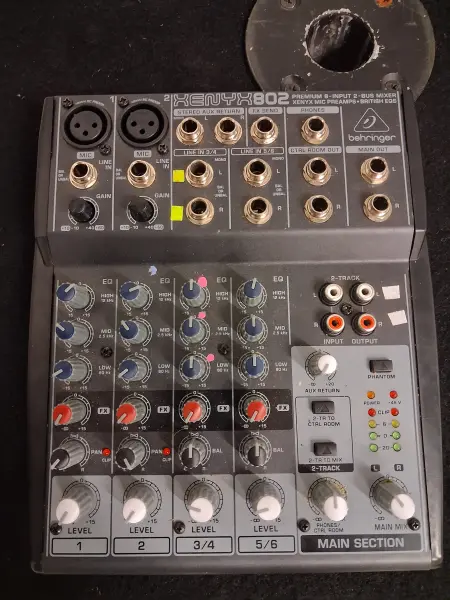 ​Behringer Xenyx 802 Audio-Mischpult inkl. Netzteil & komplettem Kabelset (Nur Abholung)