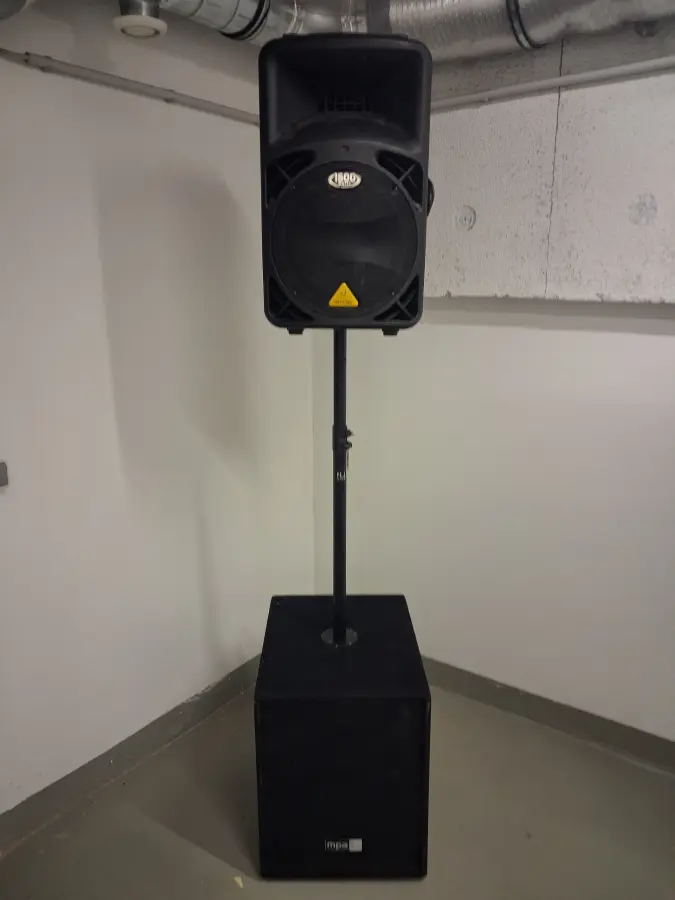 Marlis MK III Aktiv-Subwoofer + Behringer B615D (1500W) PA-Komplettset inkl. Distanzstange (Optional mit Aufbau)