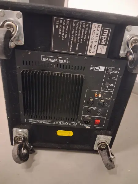 Marlis MK III Aktiv-Subwoofer + Behringer B615D (1500W) PA-Komplettset inkl. Distanzstange (Optional mit Aufbau)