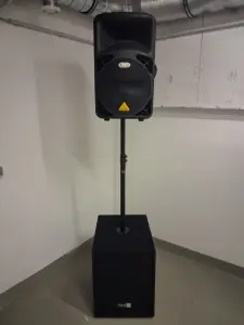 Mächtiges PA-Komplettset: 2x 15" Subwoofer + 2x Behringer 1500W Tops + 6-Kanal-Mischpult & Kabel (Optional mit Aufbau)