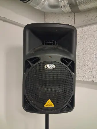 XXL PA-Anlage: 2x 15" Subs + 2x 1500W Tops + 2x 550W Monitor-Tops + 6-Kanal-Mixer & Kabel (Optional mit Aufbau)
