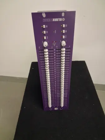 Klark Teknik Square One Graphic EQ – Professioneller 2-Kanal 30-Band Equalizer