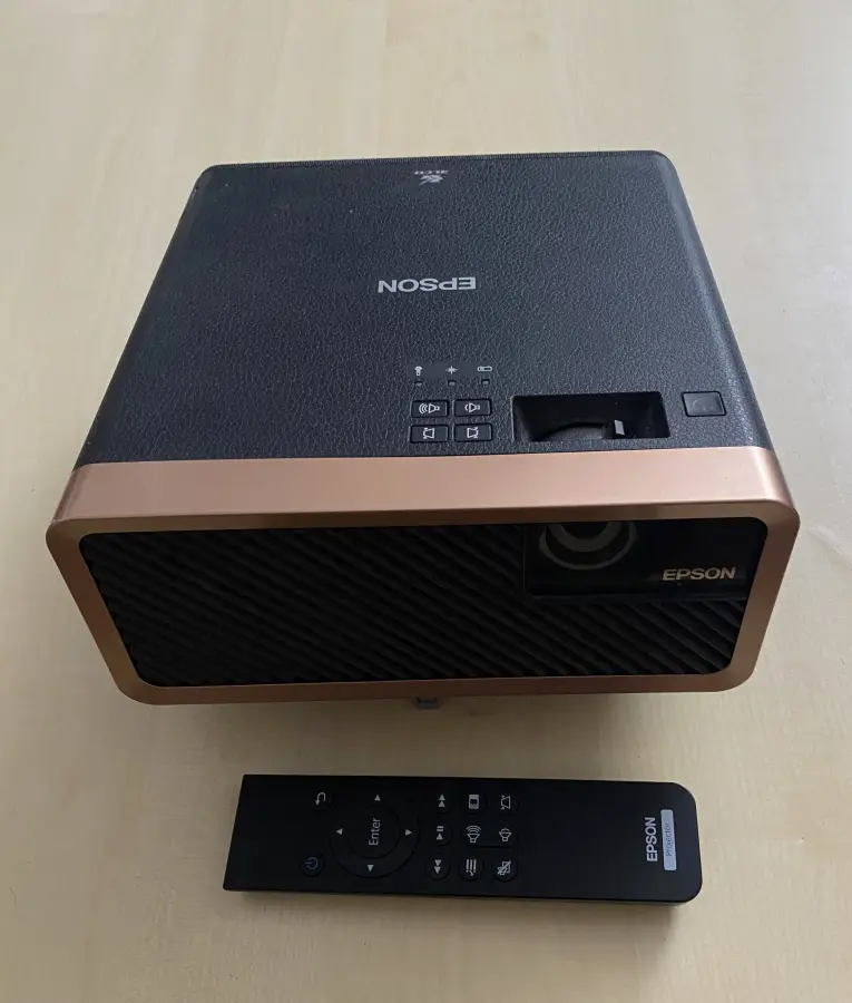 Epson LCD-Projektor H914B
