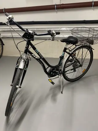 Damenfahrrad mit Korb