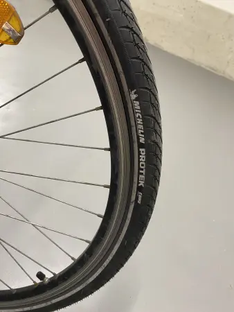 Damenfahrrad mit Korb