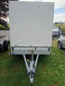 Humbaur Anhänger mit Planenaufbau 1.5t