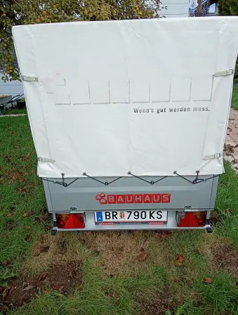 Anhänger mit Planenaufbau 750kg