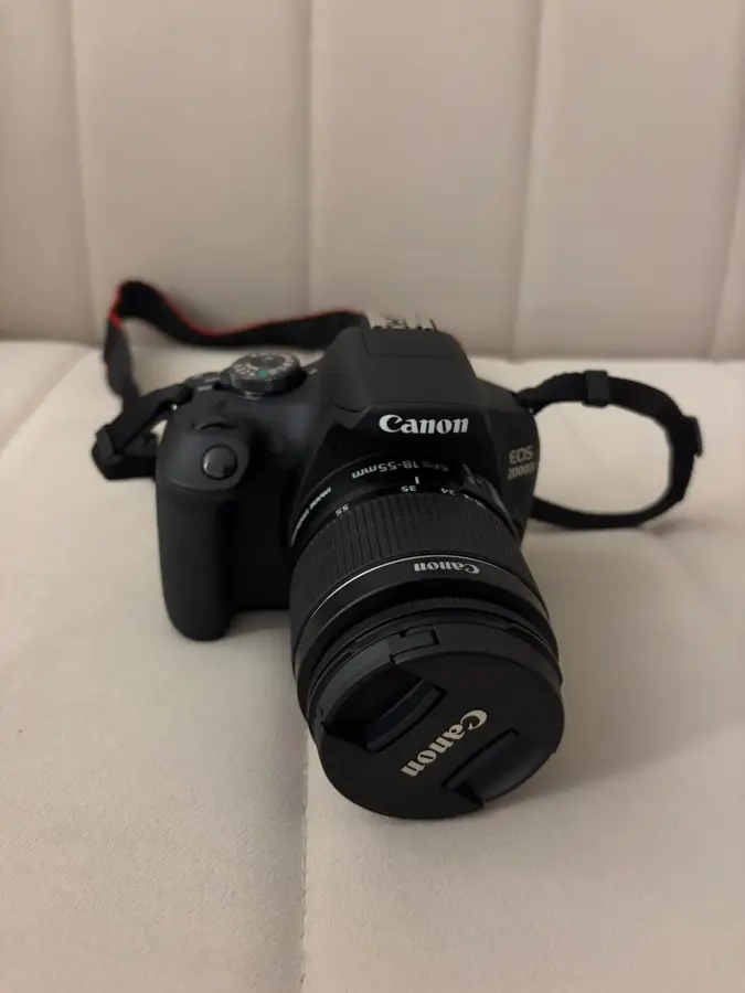 Canon EOS 2000D Spiegelreflexkamera inkl. 18–55mm Objektiv