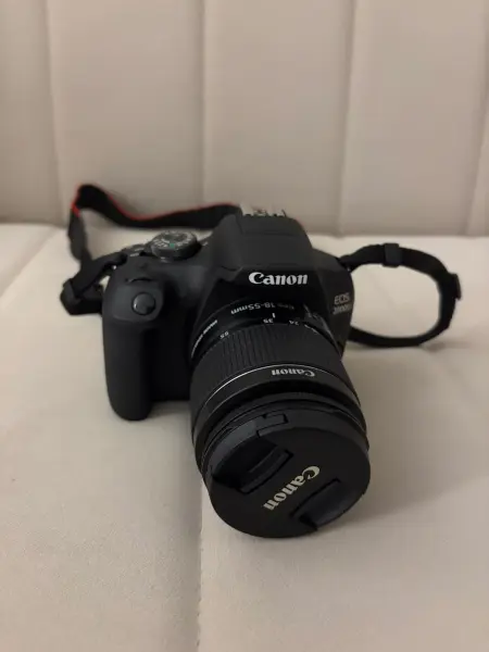 Canon EOS 2000D Spiegelreflexkamera inkl. 18–55mm Objektiv