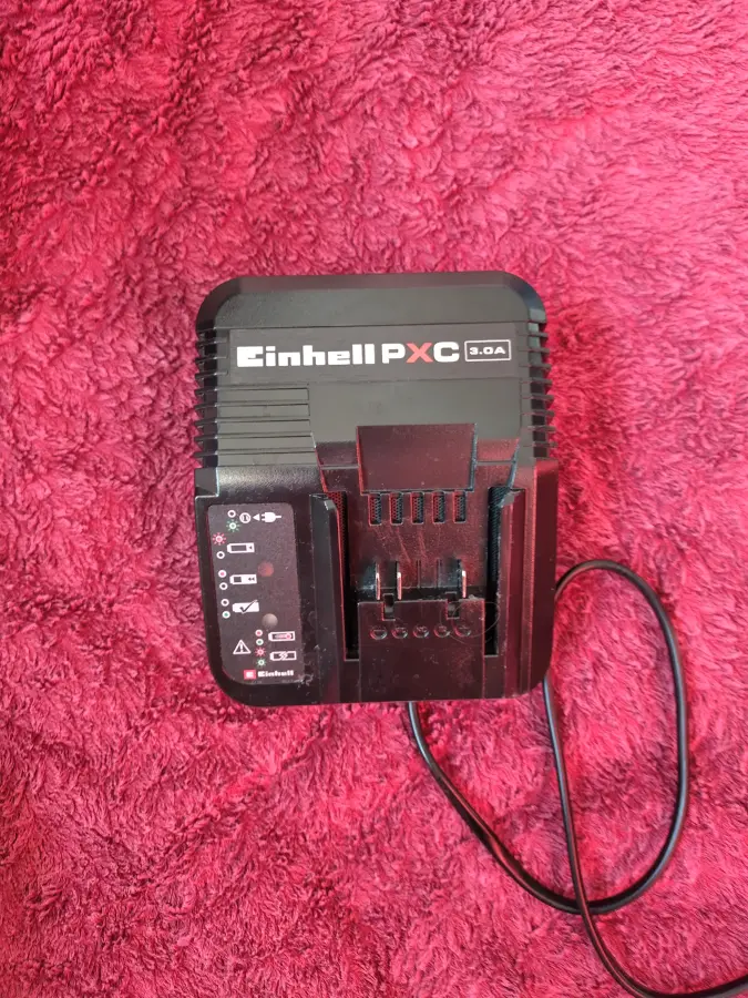 Einhell Akku Ladegerät 