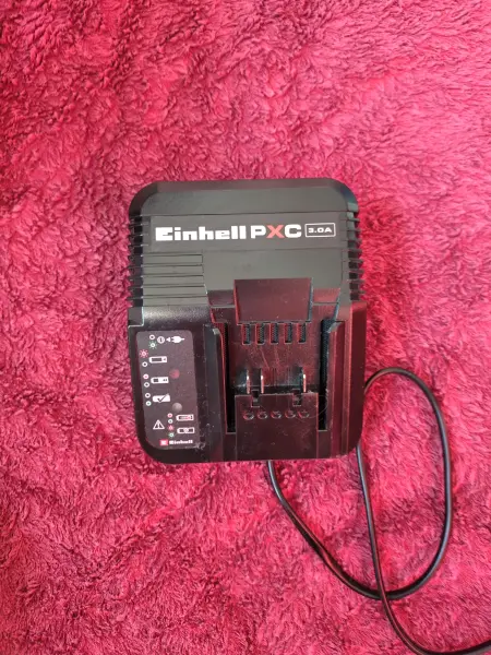 Einhell Akku Ladegerät 